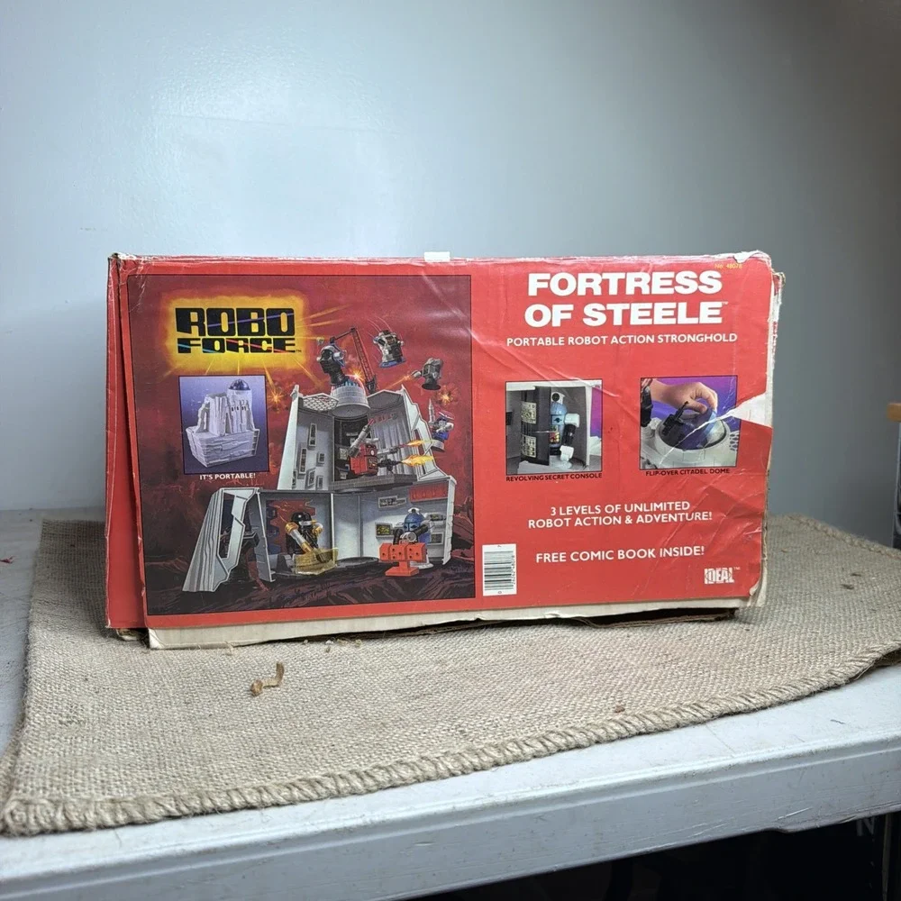 Robo Force Fortress Of Steele Ideal vintage playset, 4 Figurines, and orig box